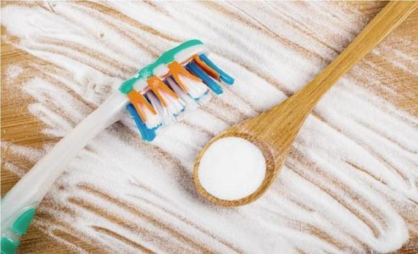 معرفی روش های موثر برای سفید کردن دندان در منزل